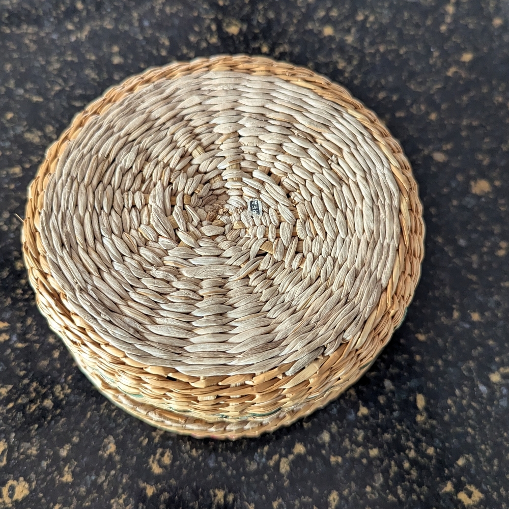 Small Lidded Basket - Picture 5 of 6